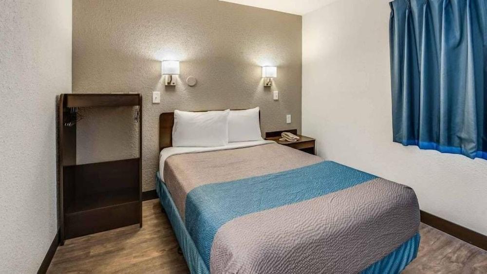 Hotel 6-fort Wayne, In